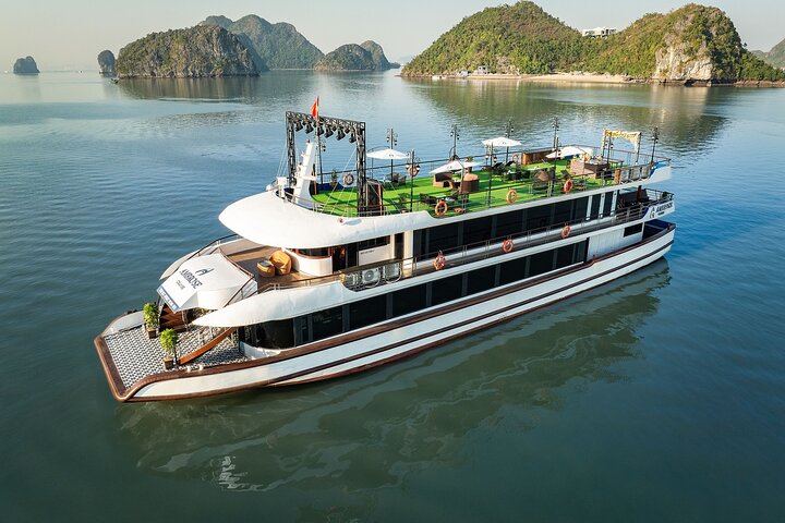 Hanoi: Luxury Halong Bay 5-Star Cruise with Buffet & Kayaking