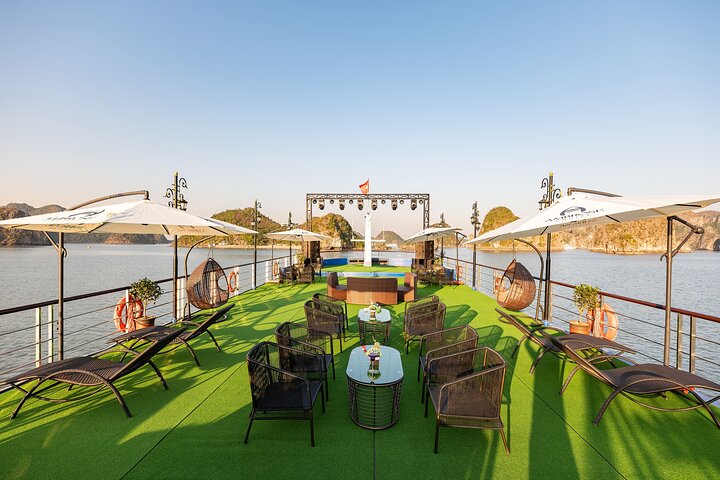 Hanoi: Luxury Halong Bay 5-Star Cruise with Buffet & Kayaking