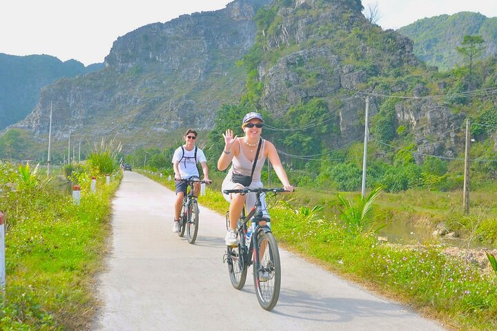 Hanoi: Private Ninh Binh Day Trip, Trang An, Bich Dong, Mua Caves