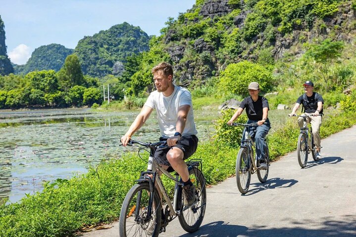 Hanoi: Private Ninh Binh Day Trip, Trang An, Bich Dong, Mua Caves