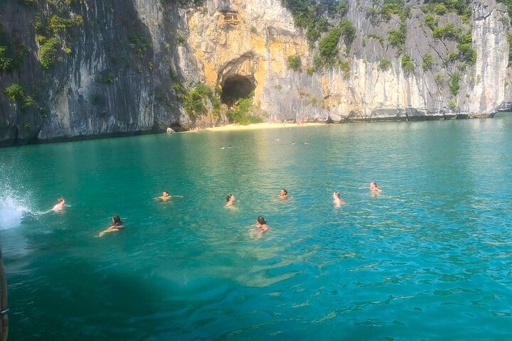 Hanoi- Cat Ba 2D1N: Hike Cat Ba National Park& Explore Lan Ha Bay