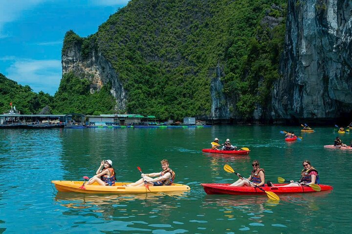 Hanoi to Halong Bay: 2-Day Royal Palace Cruise with Cave,Island