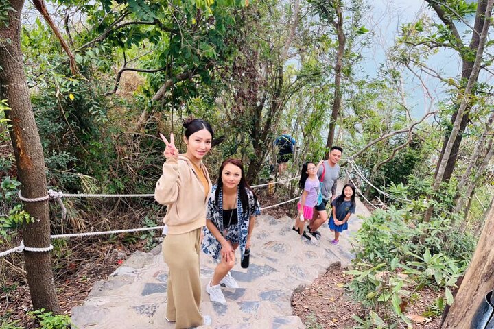 Hanoi to Halong Bay: 2-Day Royal Palace Cruise with Cave,Island