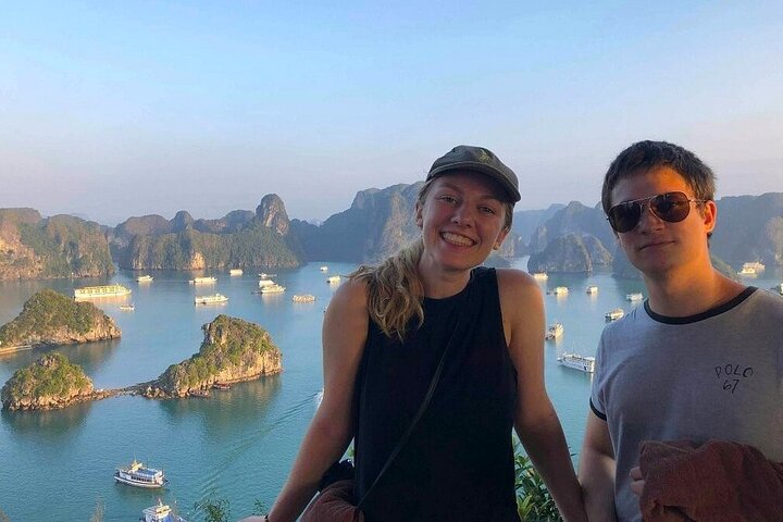 Hanoi to Halong Bay: 2-Day Royal Palace Cruise with Cave,Island