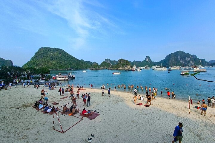 Hanoi to Halong Bay: 2-Day Royal Palace Cruise with Cave,Island