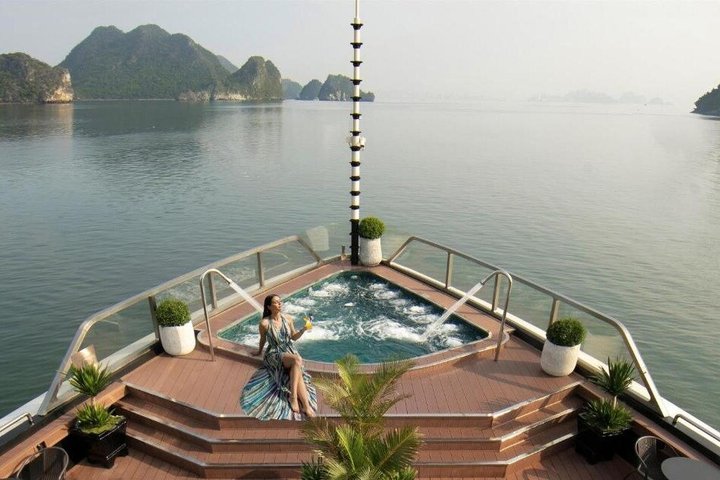 Hanoi to Halong Bay: Calista 6-Star Luxury 2 Day 1 Night Cruise