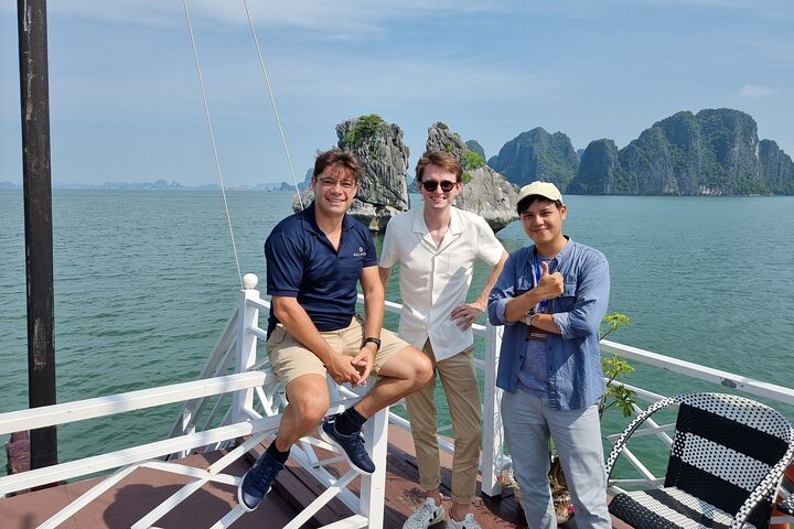 Halong Bay Day Cruise: Discover Thien Cung Cave, Kayaking & Lunch