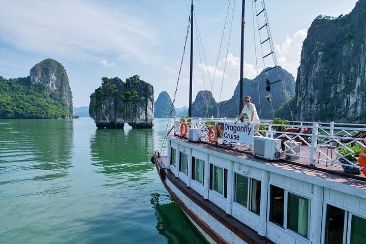Halong Bay Day Cruise: Discover Thien Cung Cave, Kayaking & Lunch