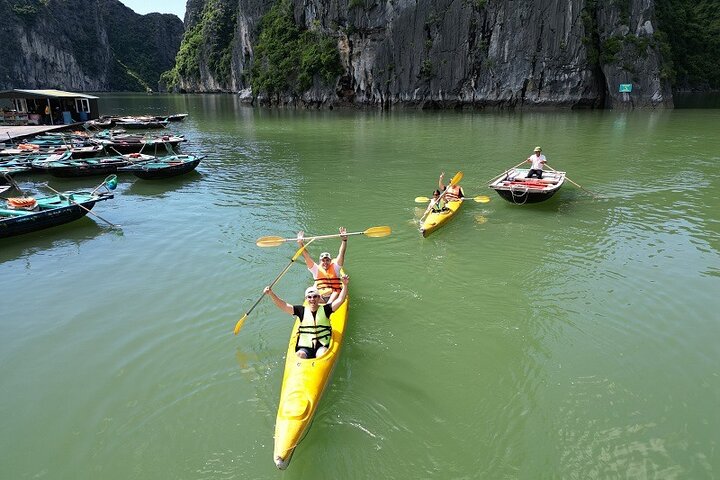 Halong Bay Day Cruise: Discover Thien Cung Cave, Kayaking & Lunch