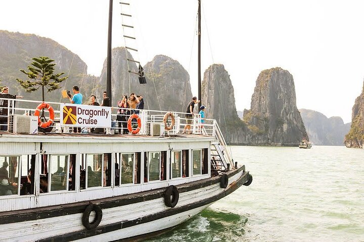 Halong Bay Day Cruise: Discover Thien Cung Cave, Kayaking & Lunch