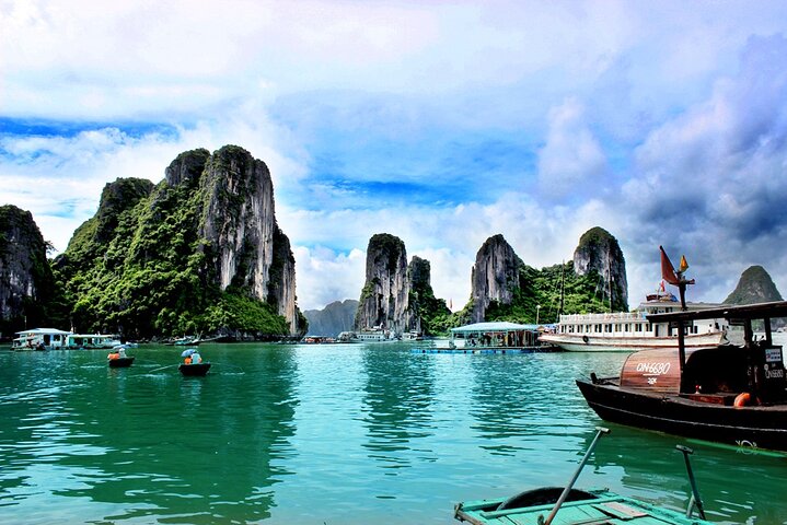 Halong Bay Day Cruise: Discover Thien Cung Cave, Kayaking & Lunch