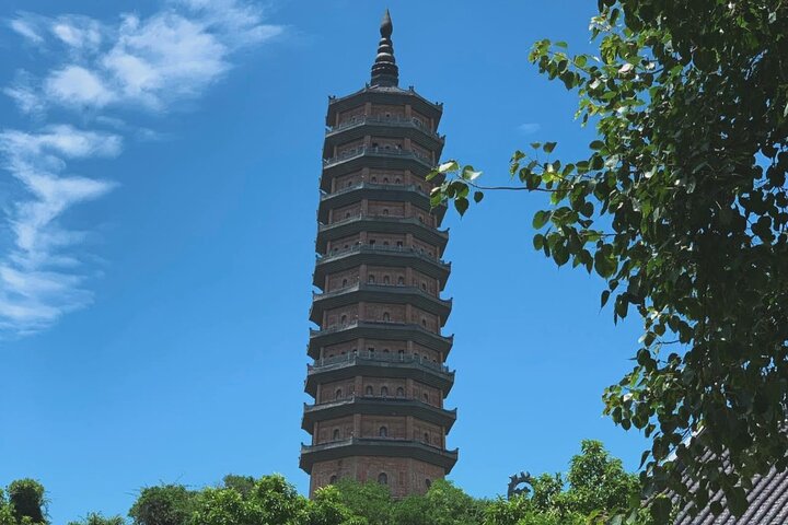 Hanoi to Ninh Binh: Deluxe Tour Bai Dinh, Trang An & Mua Caves