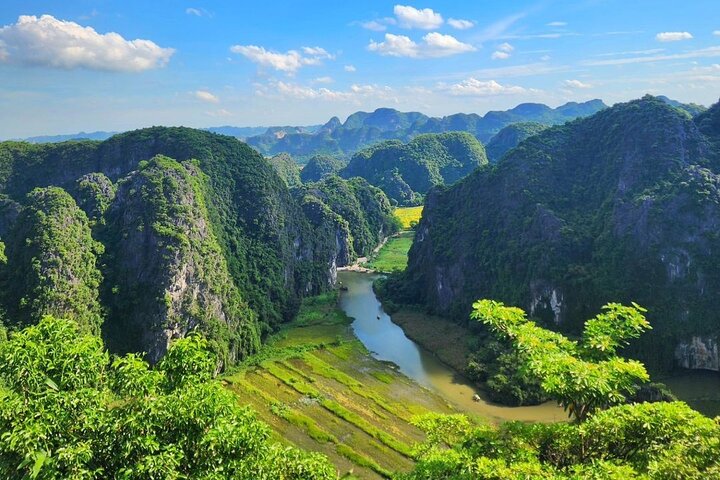 Hanoi to Ninh Binh: Deluxe Tour Bai Dinh, Trang An & Mua Caves