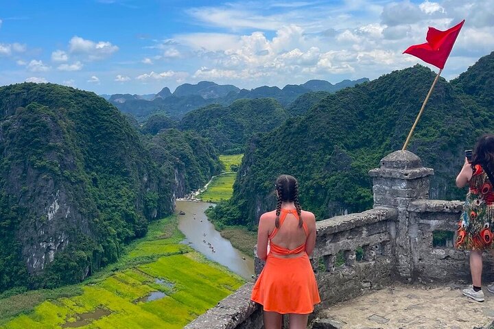 Hoa Lu, Tam Coc & Mua Caves: Deluxe Day Trip from Hanoi