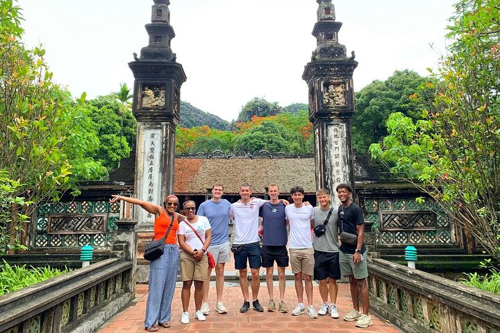 Hoa Lu, Tam Coc & Mua Caves: Deluxe Day Trip from Hanoi