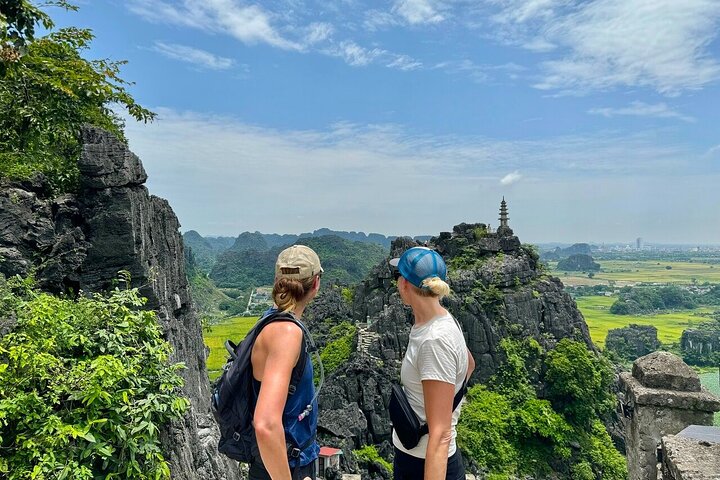 Hoa Lu, Tam Coc & Mua Caves: Deluxe Day Trip from Hanoi