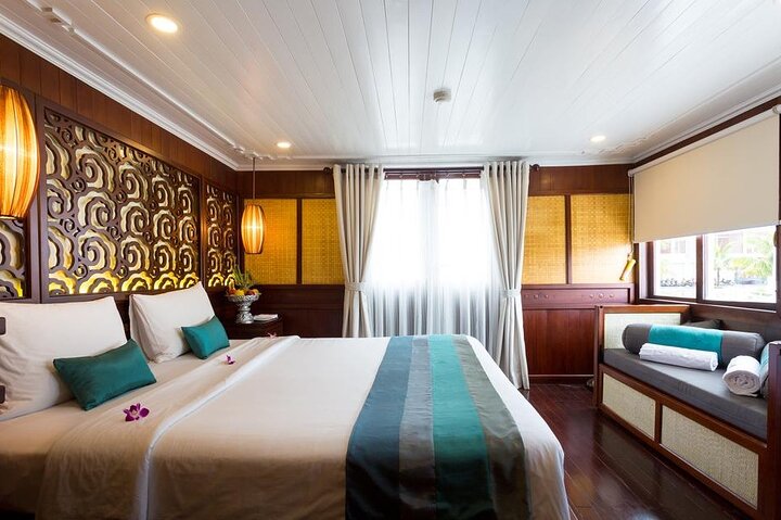 Hanoi To Sapa Fansipan & Getaway to Halong Bay Overnight Cruise ( SIC 6D5N)