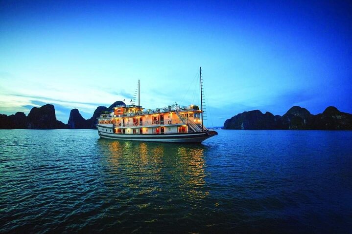Hanoi To Sapa Fansipan & Getaway to Halong Bay Overnight Cruise ( SIC 6D5N)