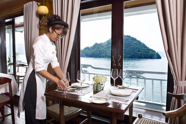 HERA CLASSIC Boutique Cruise Halong Bay 2 Days 1 Night Trip