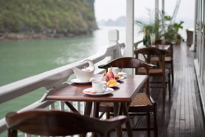 HERA CLASSIC Boutique Cruise Halong Bay 2 Days 1 Night Trip