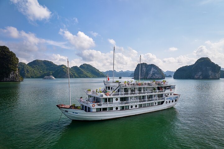 Hera Classic Cruise 2 Days 1 Night Halong Bay With BALCONY CABINS