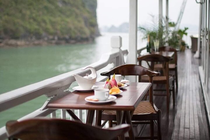 Hera Classic Cruise 2 Days 1 Night Halong Bay With BALCONY CABINS