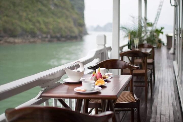 Hera Cruise Recommended Halong Bay Luxury Cruise 2 Days 1 nIght