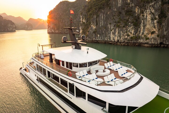 HERA Luxury Day Cruise Halong Bay & Lan Ha Bay From The Harbour