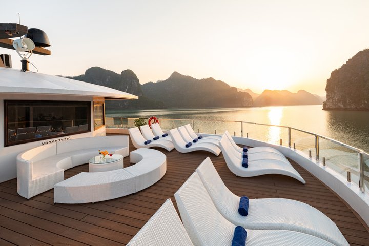 HERA Luxury Day Cruise Halong Bay & Lan Ha Bay From The Harbour