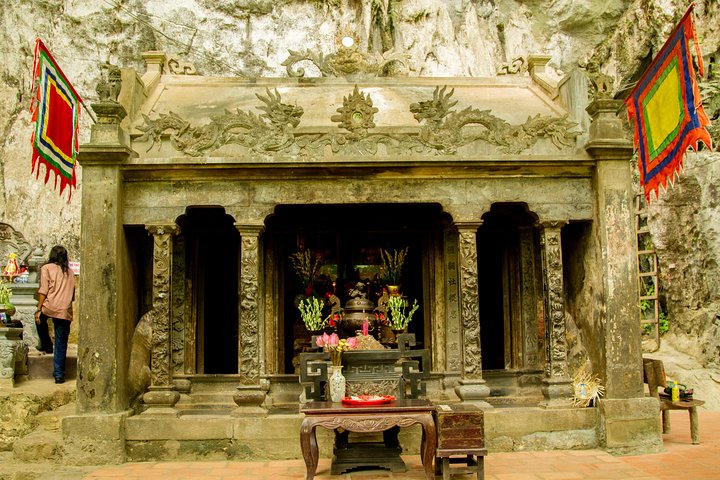 HOA LU AND TRANG AN GROTTOES DAY TOUR