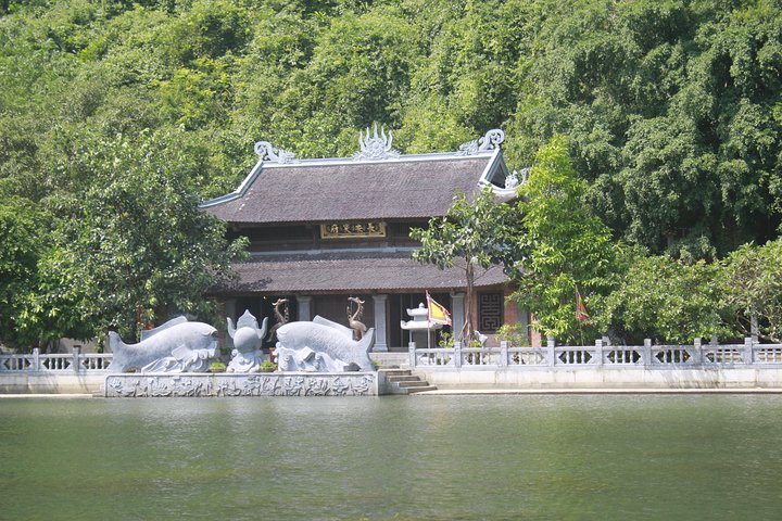 HOA LU AND TRANG AN GROTTOES DAY TOUR