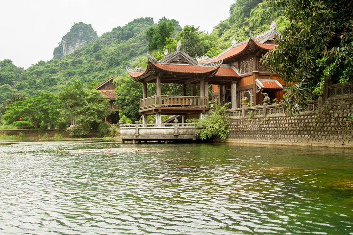 HOA LU AND TRANG AN GROTTOES DAY TOUR