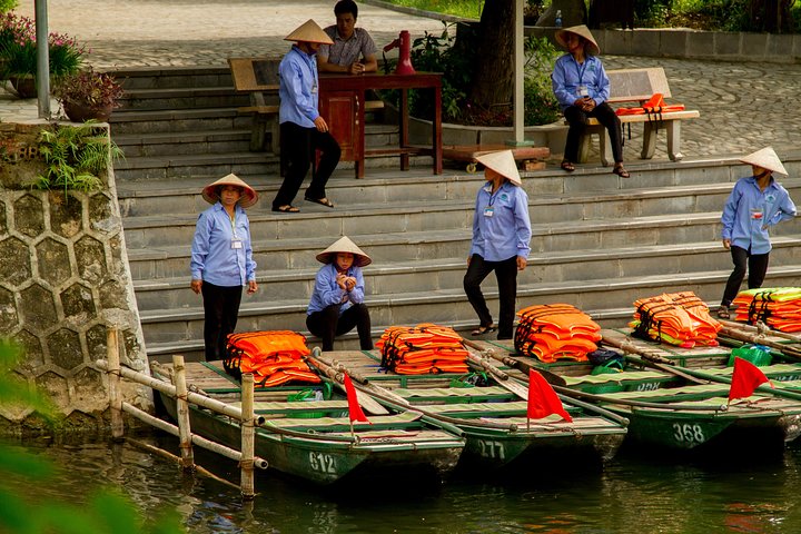 HOA LU AND TRANG AN GROTTOES DAY TOUR