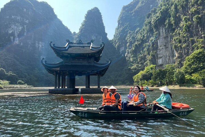 Ninh Binh Luxury 1 Day Tour with Small Group of 12 from Hanoi
