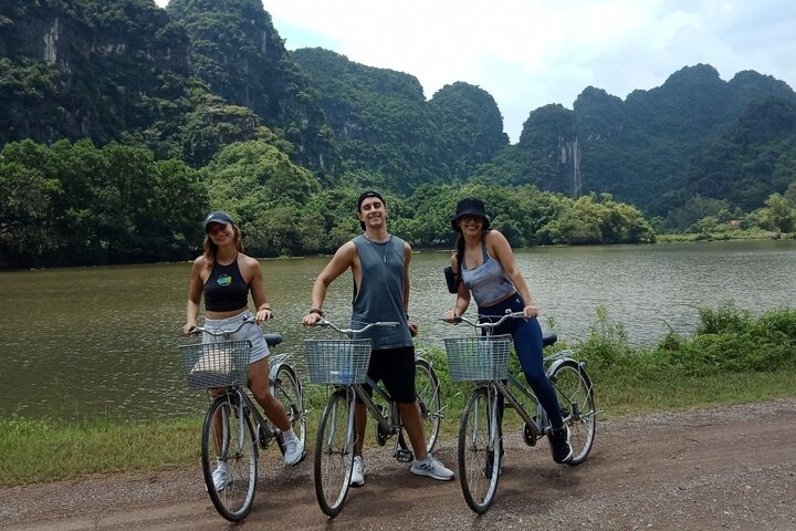 Ninh Binh Luxury 1 Day Tour with Small Group of 12 from Hanoi