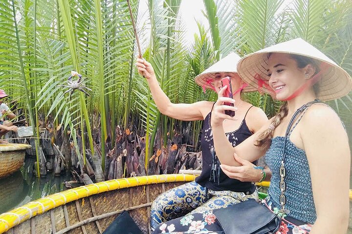 Hoi An Adventure: Bamboo Boat Excursion & Lantern Crafting