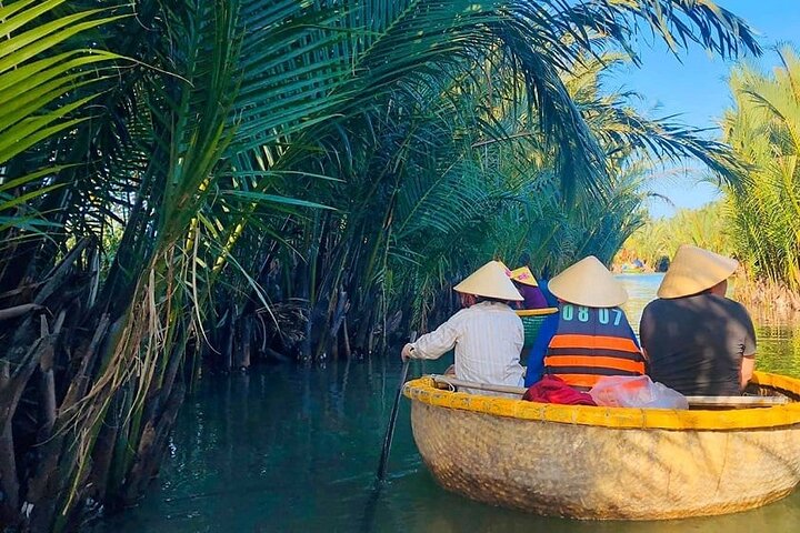 Hoi An Adventure: Bamboo Boat Excursion & Lantern Crafting