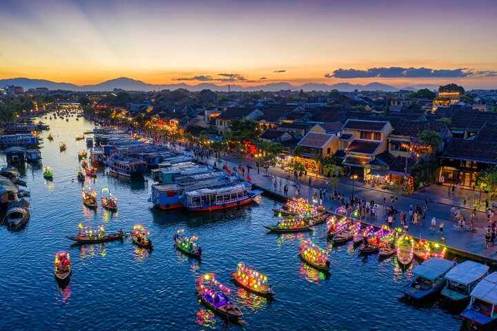 Private Boat Ride, Night Market, and Walking Tour in Hoi An