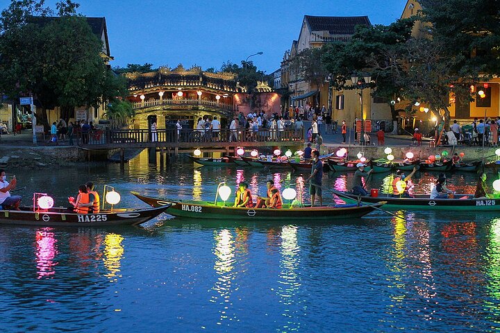 Private Boat Ride, Night Market, and Walking Tour in Hoi An