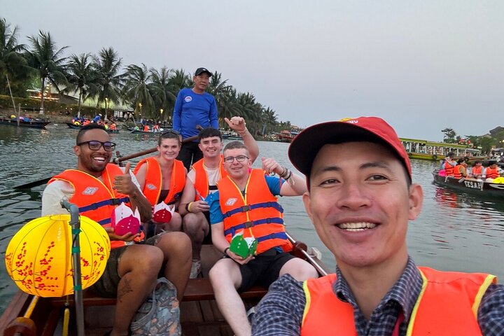 Hoi An Boat Ride & Lantern Release Private Tour from Da Nang