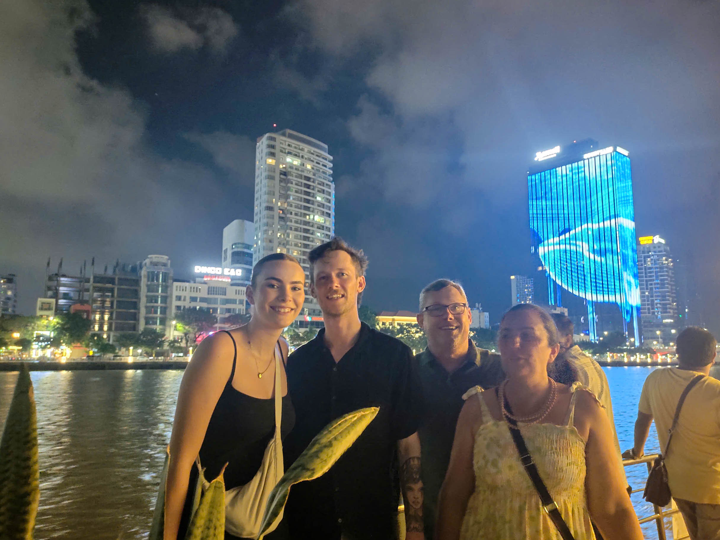 Hoi An: DA NANG SPARKLING NIGHT CRUISE EXPERIENCE