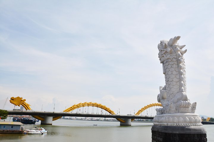 Hoi An: DA NANG SPARKLING NIGHT CRUISE EXPERIENCE