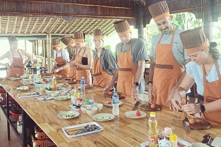 Hoi An Eco Cooking Class(Local market, Basket boat, COOKING)