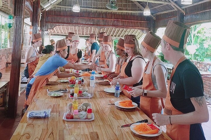 Hoi An Eco Cooking Class(Local Market, Basket Boat, COOKING)