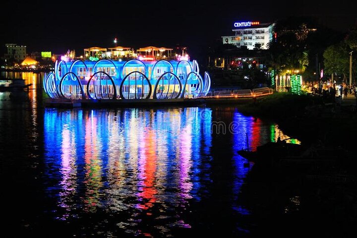 HUE NIGHT DRAGON BOAT CRUISE EXPERIENCE