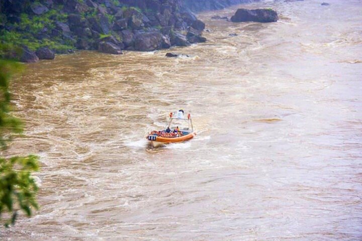 Iguazu Falls: Argentina Side, Boat Ride & City Tour – Private (Also IGU Pick-up)