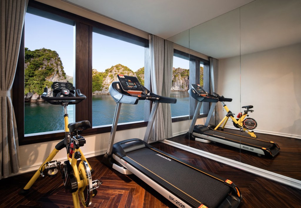 Luxury-halong-bay-cruise-tour-from-hanoi