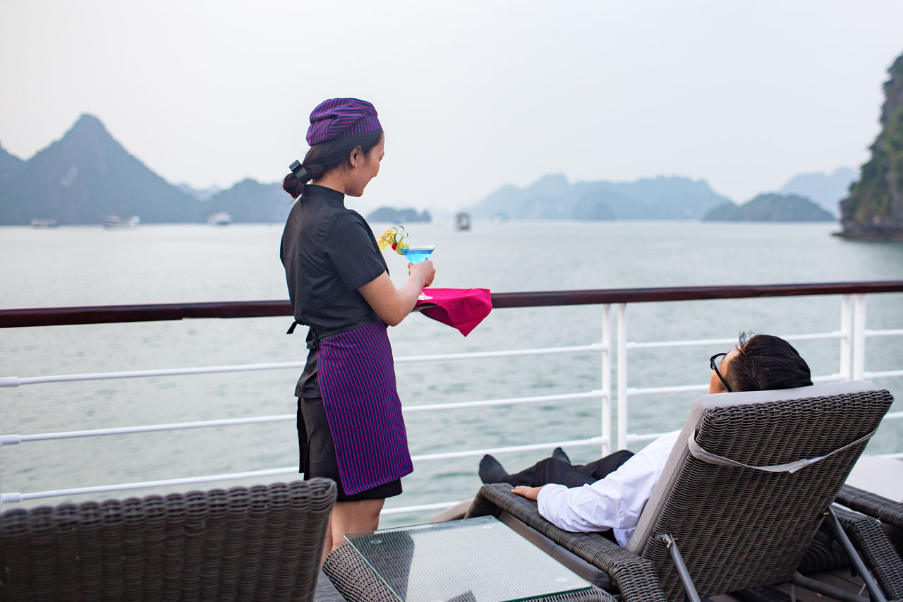 Luxury-halong-bay-cruise-tour-from-hanoi