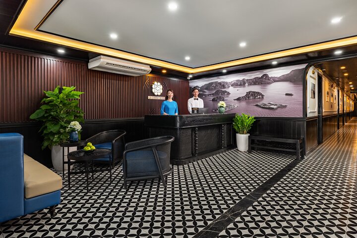 La Casta 5 Star Cruise 3Day/2Night Visit Halong Bay & Lan Ha Bay
