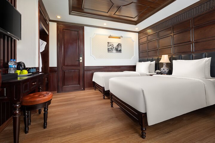 Luxury Cabin with Private seaview balcony & en-suite bathroom